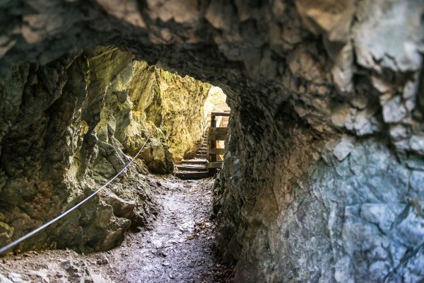 Weg durch die Wolfsklamm