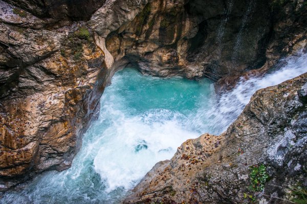 Wassertümpel entlang der Wolfsklamm