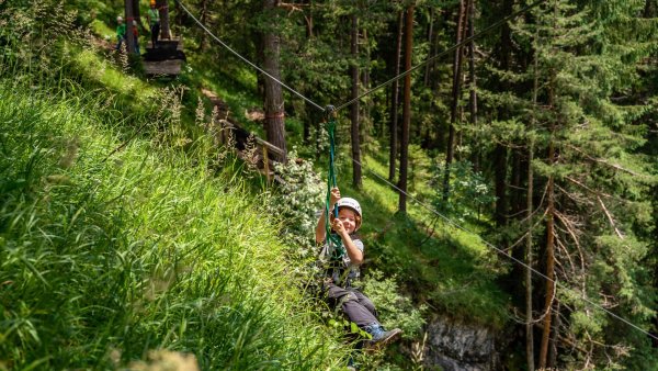 ein flying fox darf im Waldhochseilgarten in Achenkirch nicht fehlen