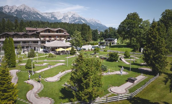 Söll_Franzlhof_Minigolf_Wilder Kaiser