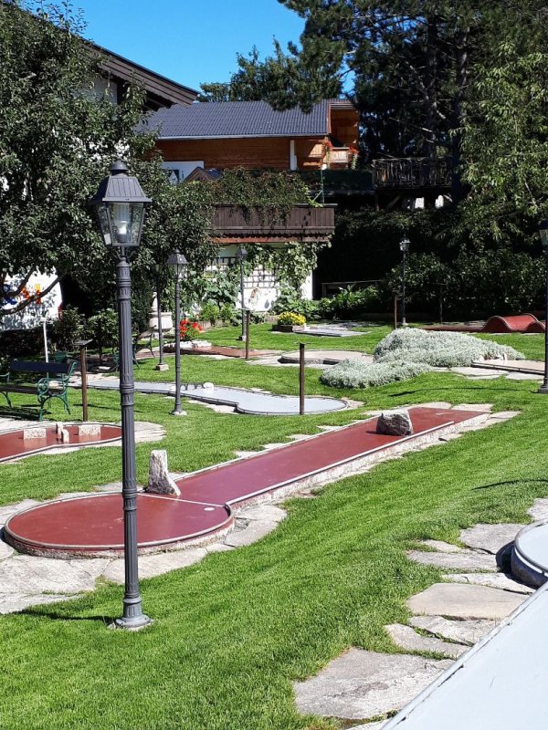 2019 Minigolf 1 (2) Hochformat.jpg