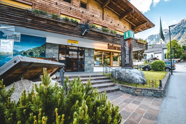 Tourismus Info Scheffau_Büro_außen