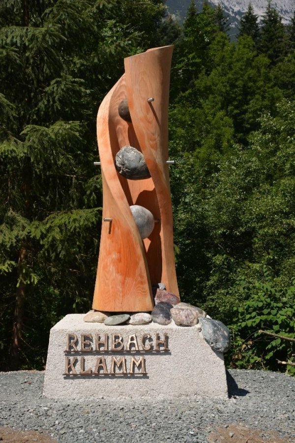 Scheffau_Rehbachklamm_Statue_Wilder Kaiser