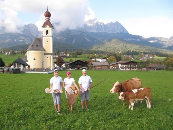 Going_Goinger Bäck hinter Kirche_Wilder Kaiser