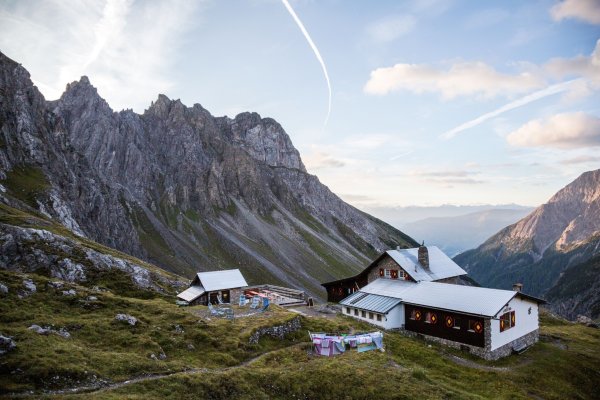 Lechtaler Alpen-Zams, Württemberger Haus, von Hanauerhütte bis Württemberger Haus, Adlerweg, Etappe 20_Tirol Werbung_Gigler Dominik_Zams (1).jpg