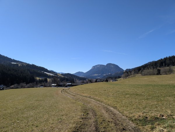 Scheffau_Ellmau_Horngach_Niederachen_Feldweg_Winter_Frühling