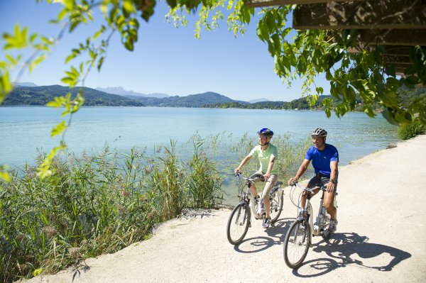 Cycling around Lake Wörthersee – leisurely cycling between turquoise blue water and fantastic views