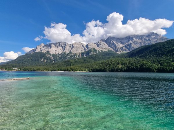 Eibsee Rundweg am Fuße der Zugspitze